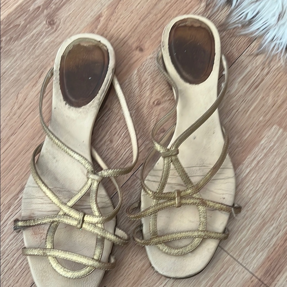 Gucci  Elegant Gold Strappy Sandals